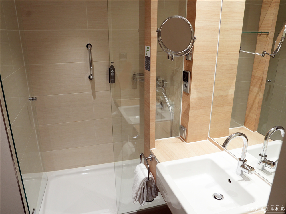 【奧地利薩爾茲堡住宿】『H+ Hotel Salzburg』開箱！薩爾茲堡中央車站旁，交通便利、生活機能超方便，高CP值四星級住宿~ @傻蛋夫妻生活札記