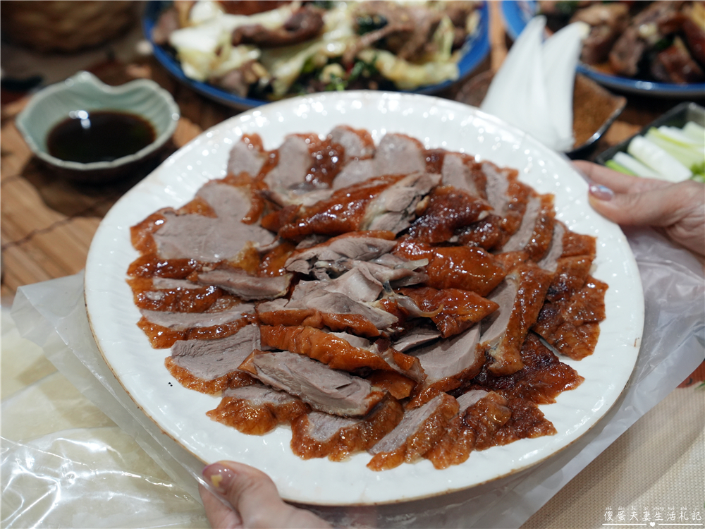 【桃園平鎮美食】『鼎泰香台式烤鴨』份量十足一鴨二吃！鮮嫩多汁的平鎮超人氣烤鴨！ @傻蛋夫妻生活札記