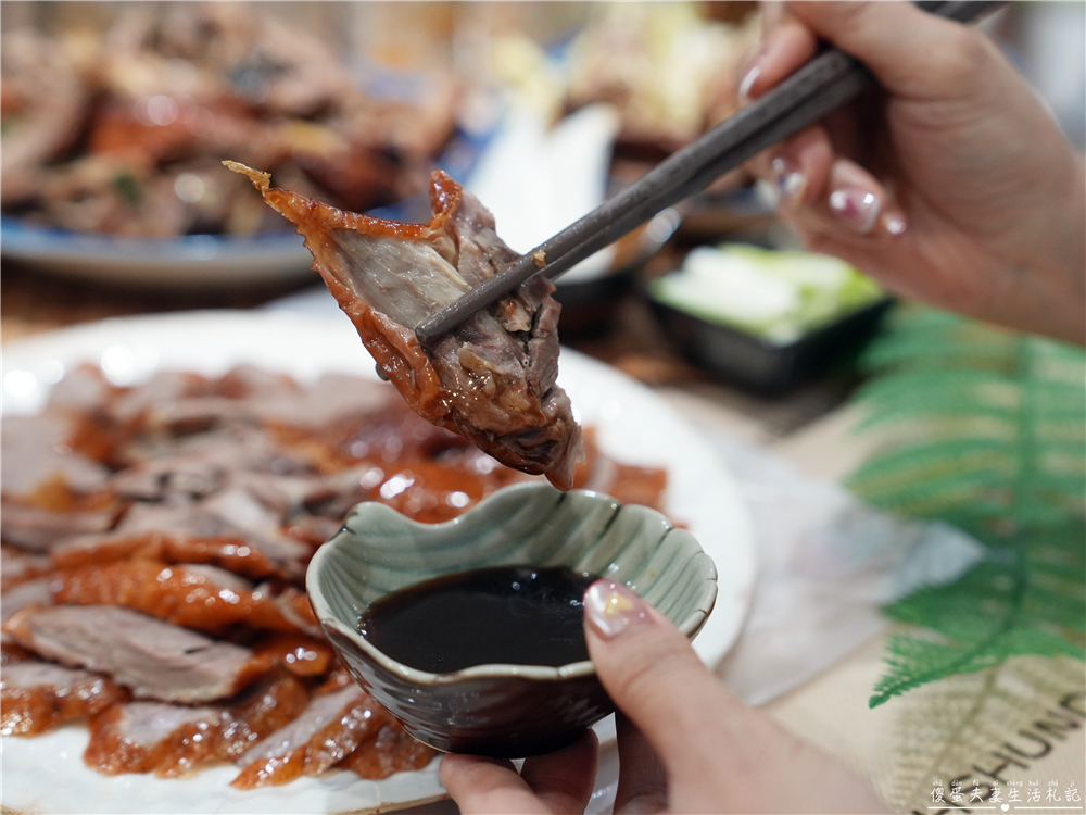 【桃園平鎮美食】『鼎泰香台式烤鴨』份量十足一鴨二吃!鮮嫩多汁的平鎮超人氣烤鴨! @傻蛋夫妻生活札記 【桃園平鎮美食】『鼎泰香台式烤鴨』份量十足一鴨二吃!鮮嫩多汁的平鎮超人氣烤鴨! @傻蛋夫妻生活札記