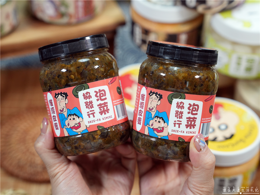 【宅配美食】『協發行泡菜』金門人氣團購美食！月銷超過10萬瓶，催淚皮蛋拌醬、開燻蒜苗鴨一次滿足！ @傻蛋夫妻生活札記
