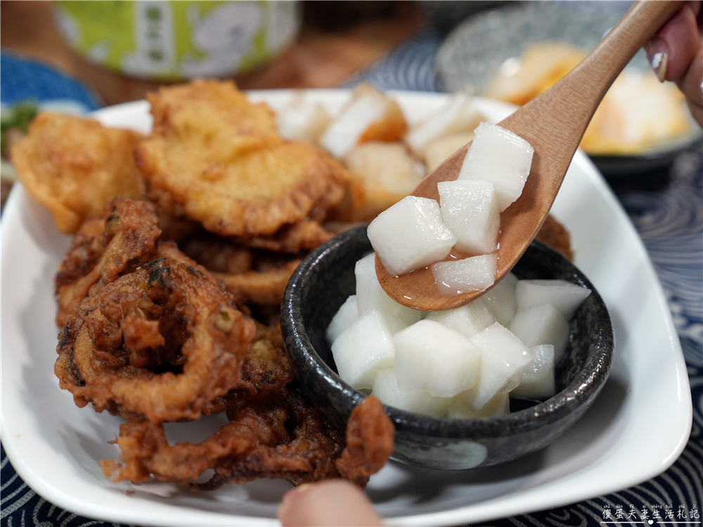 【宅配美食】『協發行泡菜』金門人氣團購美食！月銷超過10萬瓶，催淚皮蛋拌醬、開燻蒜苗鴨一次滿足！ @傻蛋夫妻生活札記