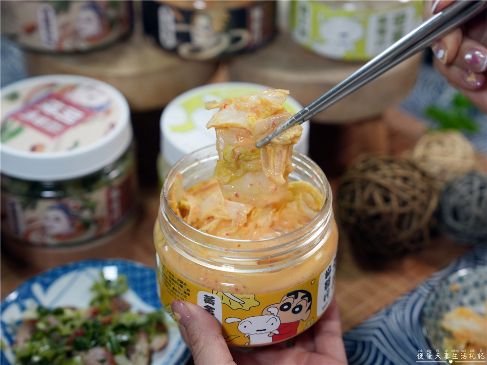 【宅配美食】『協發行泡菜』金門人氣團購美食！月銷超過10萬瓶，催淚皮蛋拌醬、開燻蒜苗鴨一次滿足！ @傻蛋夫妻生活札記
