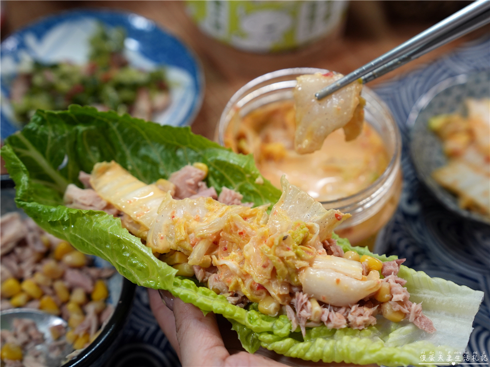 【宅配美食】『協發行泡菜』金門人氣團購美食！月銷超過10萬瓶，催淚皮蛋拌醬、開燻蒜苗鴨一次滿足！ @傻蛋夫妻生活札記