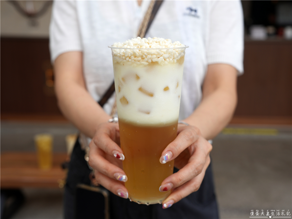 【苗栗頭份美食】『穩飲茶府-頭份尚順府』Threads上爆紅冰磚茶飲！無咖啡因蕎麥系列閃亮登場！ @傻蛋夫妻生活札記