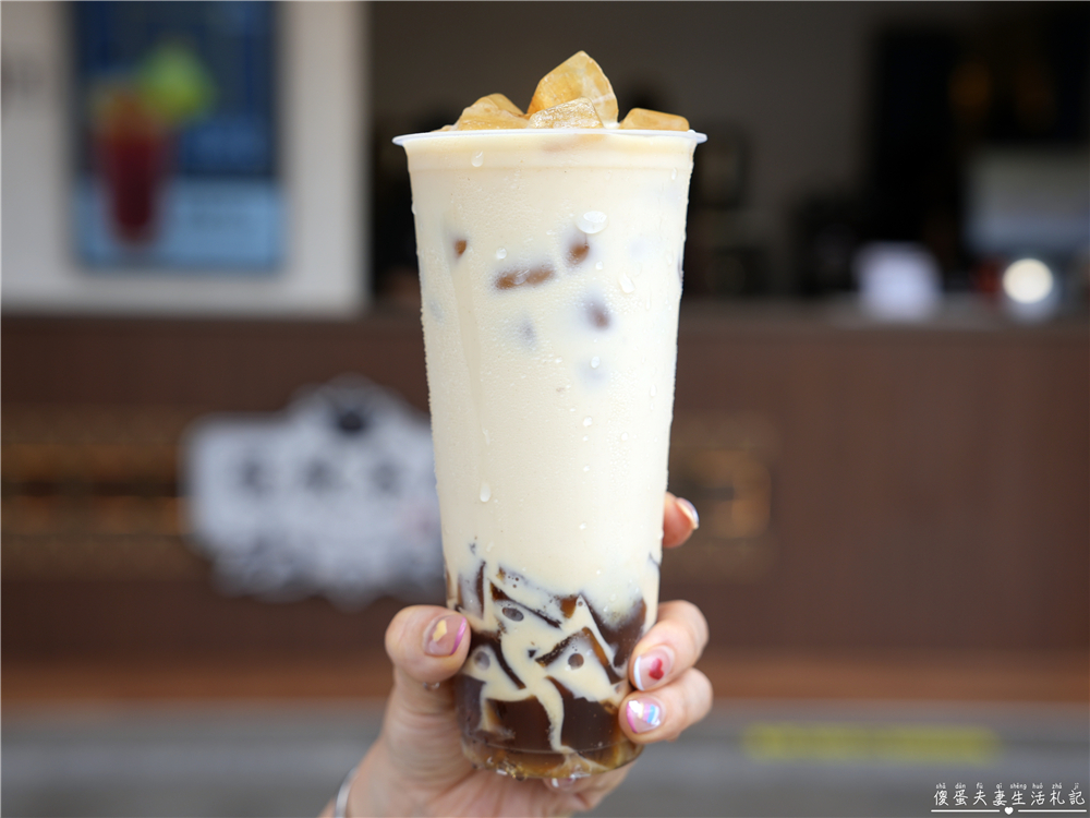 【苗栗頭份美食】『穩飲茶府-頭份尚順府』Threads上爆紅冰磚茶飲！無咖啡因蕎麥系列閃亮登場！ @傻蛋夫妻生活札記