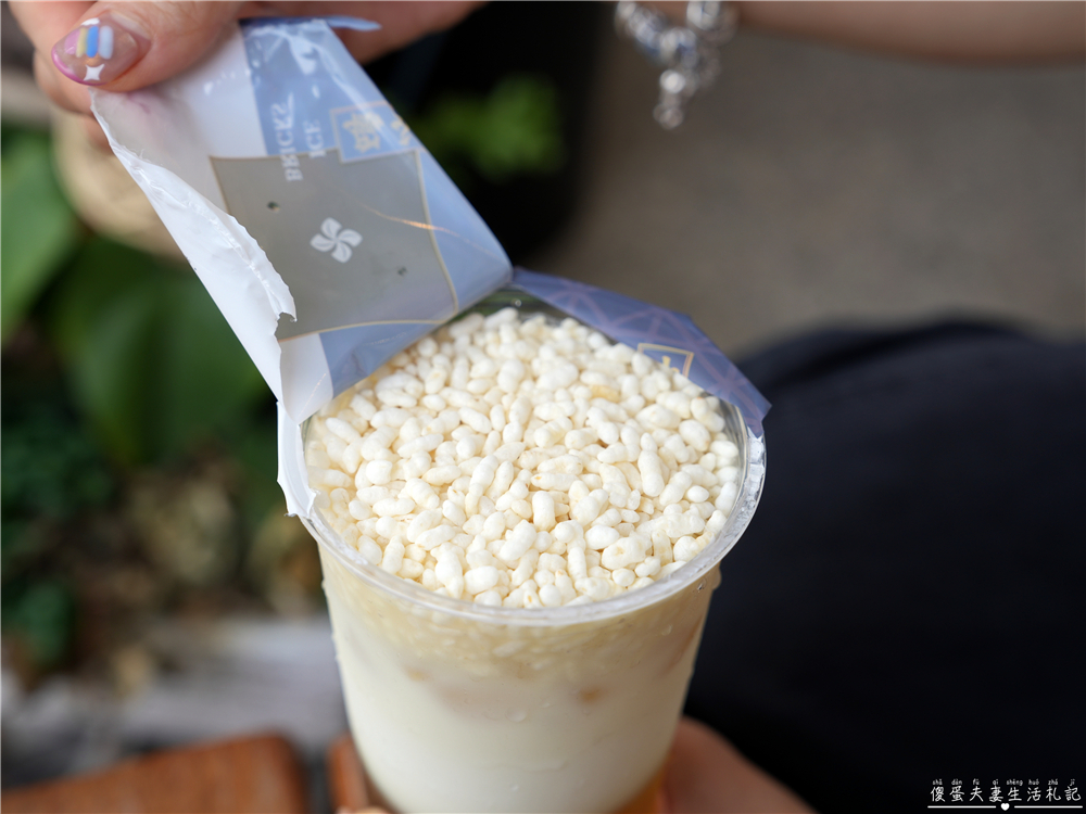 【苗栗頭份美食】『穩飲茶府-頭份尚順府』Threads上爆紅冰磚茶飲！無咖啡因蕎麥系列閃亮登場！ @傻蛋夫妻生活札記