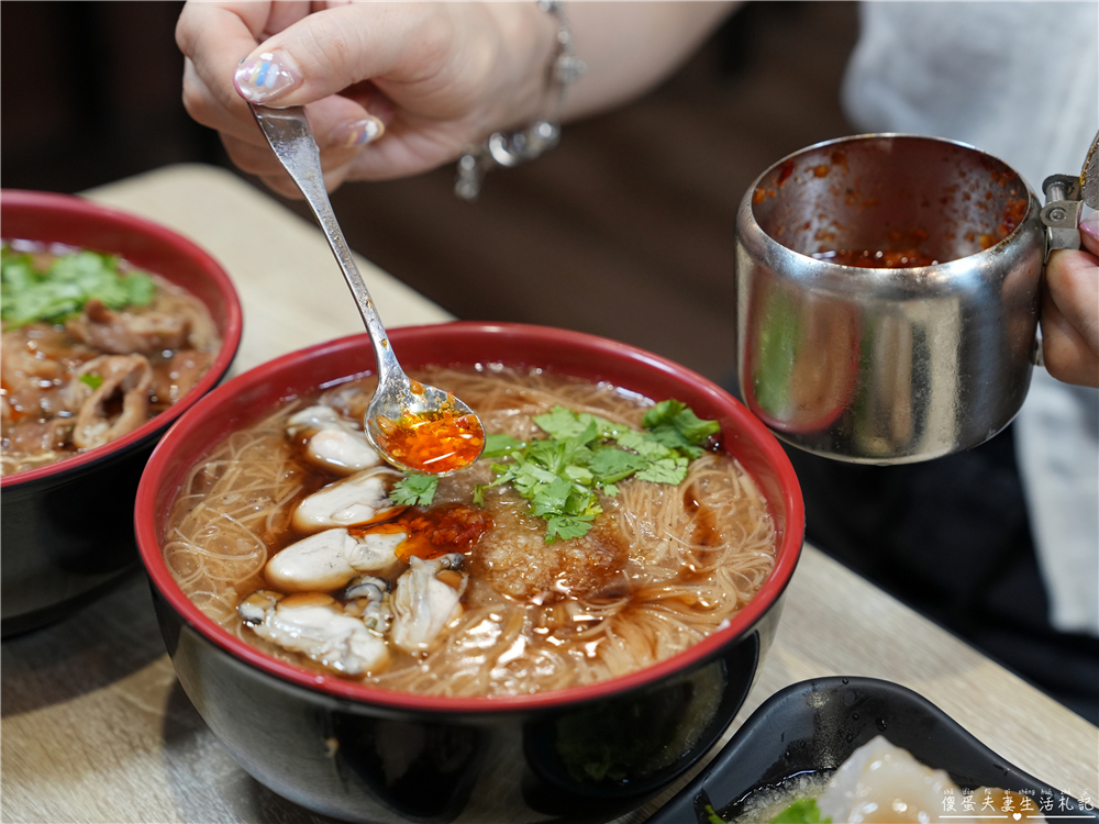 【苗栗頭份美食】『戀上麵線』不只有麵線！肉圓、油飯、鍋燒通通吃得到，豐盛的在地日常小吃！ @傻蛋夫妻生活札記