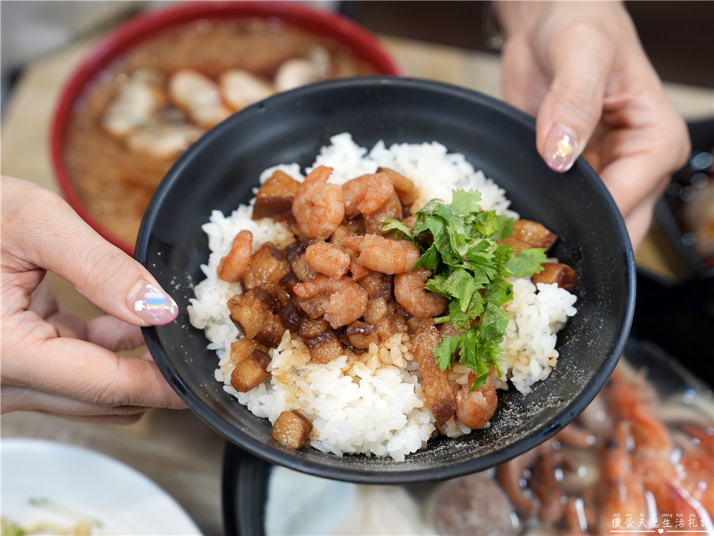 【苗栗頭份美食】『戀上麵線』不只有麵線！肉圓、油飯、鍋燒通通吃得到，豐盛的在地日常小吃！ @傻蛋夫妻生活札記