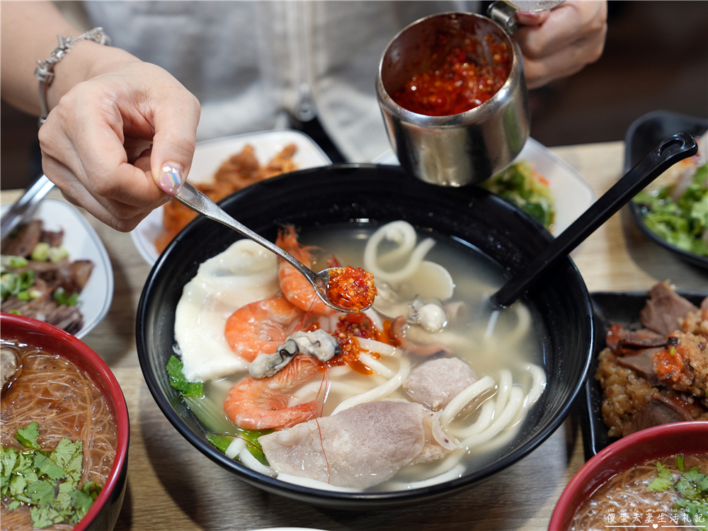 【苗栗頭份美食】『戀上麵線』不只有麵線！肉圓、油飯、鍋燒通通吃得到，豐盛的在地日常小吃！ @傻蛋夫妻生活札記