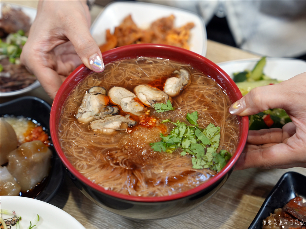 【苗栗頭份美食】『戀上麵線』不只有麵線！肉圓、油飯、鍋燒通通吃得到，豐盛的在地日常小吃！ @傻蛋夫妻生活札記