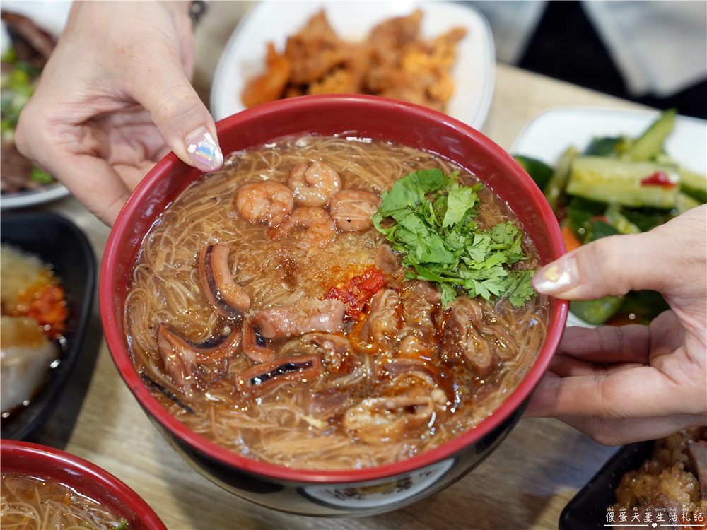 【苗栗頭份美食】『戀上麵線』不只有麵線!肉圓、油飯、鍋燒通通吃得到,豐盛的在地日常小吃! @傻蛋夫妻生活札記 【苗栗頭份美食】『戀上麵線』不只有麵線!肉圓、油飯、鍋燒通通吃得到,豐盛的在地日常小吃! @傻蛋夫妻生活札記
