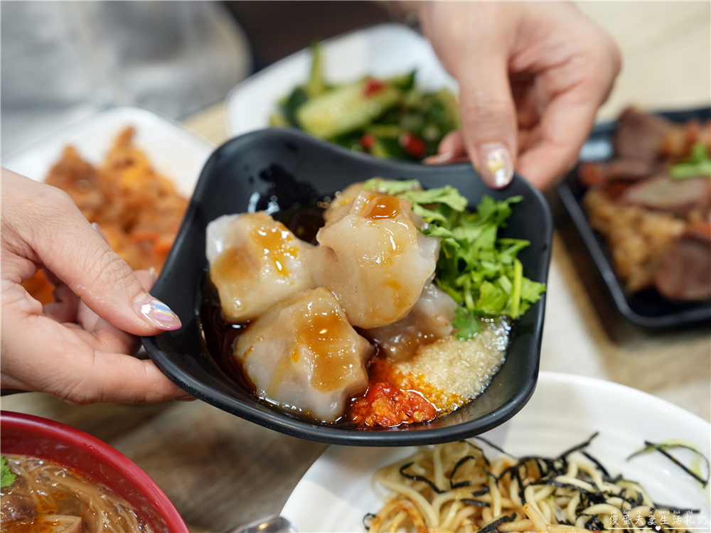 【苗栗頭份美食】『戀上麵線』不只有麵線!肉圓、油飯、鍋燒通通吃得到,豐盛的在地日常小吃! @傻蛋夫妻生活札記 【苗栗頭份美食】『戀上麵線』不只有麵線!肉圓、油飯、鍋燒通通吃得到,豐盛的在地日常小吃! @傻蛋夫妻生活札記