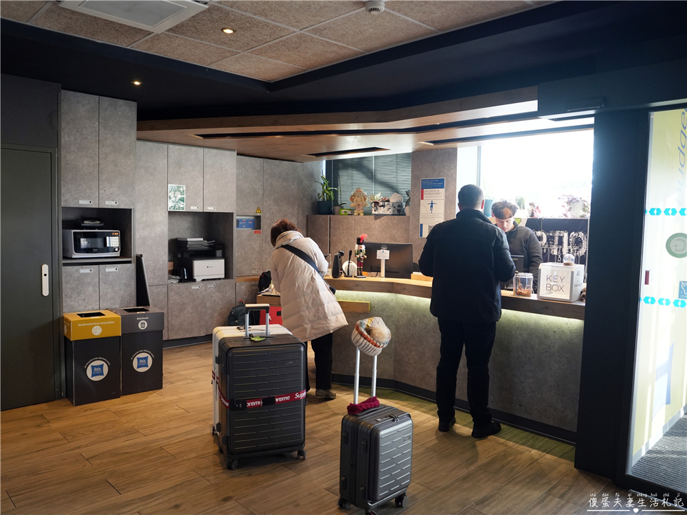 【法國史特拉斯堡住宿】『史特拉斯堡中央車站宜必思快捷酒店 / ibis budget Strasbourg Centre Gare』史特拉斯堡中央車站正對面！交通超方便的三人房住宿開箱~~ @傻蛋夫妻生活札記