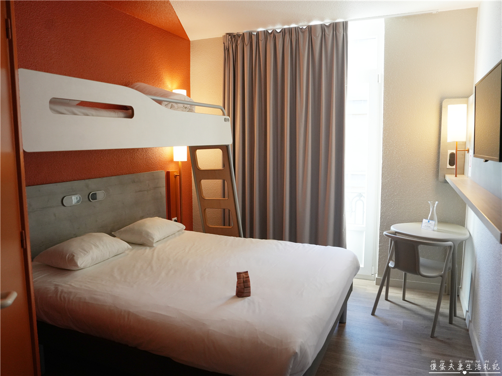 【法國史特拉斯堡住宿】『史特拉斯堡中央車站宜必思快捷酒店 / ibis budget Strasbourg Centre Gare』史特拉斯堡中央車站正對面！交通超方便的三人房住宿開箱~~ @傻蛋夫妻生活札記