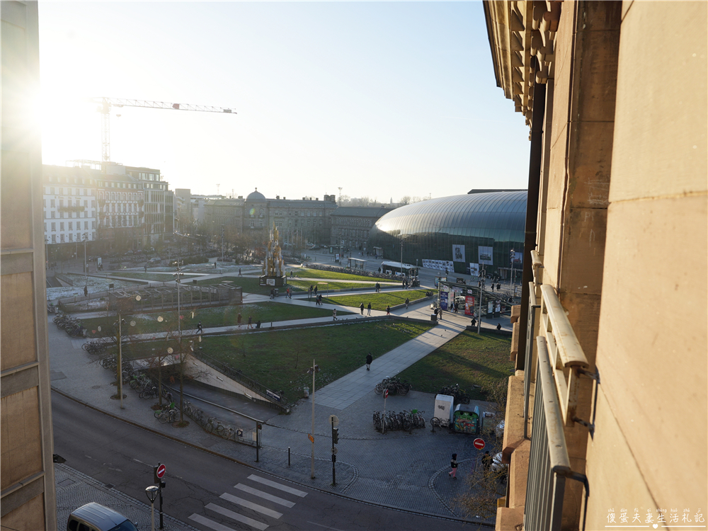 【法國史特拉斯堡住宿】『史特拉斯堡中央車站宜必思快捷酒店 / ibis budget Strasbourg Centre Gare』史特拉斯堡中央車站正對面！交通超方便的三人房住宿開箱~~ @傻蛋夫妻生活札記
