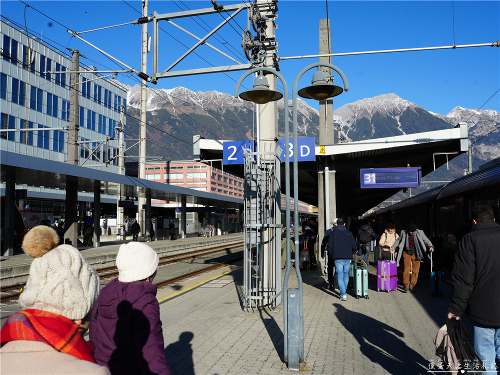 【奧地利因斯布魯克住宿】『Motel One Innsbruck』坐擁阿爾卑斯山景!因斯布魯克車站旁高質感精品旅店~ @傻蛋夫妻生活札記 【奧地利因斯布魯克住宿】『Motel One Innsbruck』坐擁阿爾卑斯山景!因斯布魯克車站旁高質感精品旅店~ @傻蛋夫妻生活札記