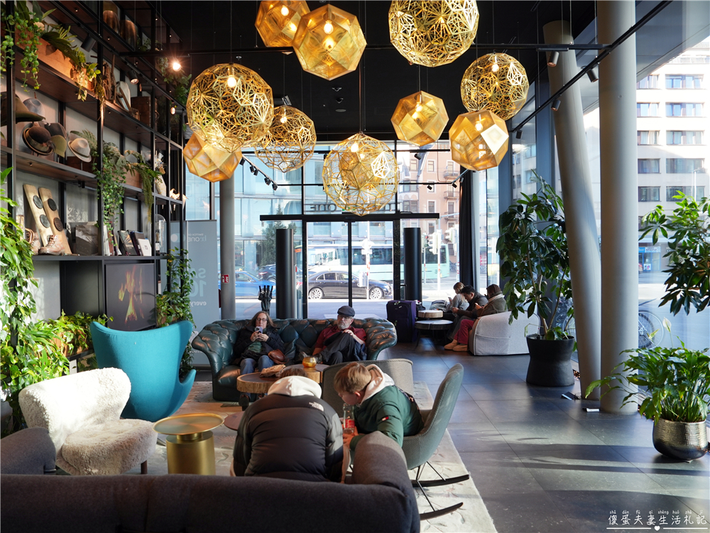 【奧地利因斯布魯克住宿】『Motel One Innsbruck』坐擁阿爾卑斯山景!因斯布魯克車站旁高質感精品旅店~ @傻蛋夫妻生活札記 【奧地利因斯布魯克住宿】『Motel One Innsbruck』坐擁阿爾卑斯山景!因斯布魯克車站旁高質感精品旅店~ @傻蛋夫妻生活札記