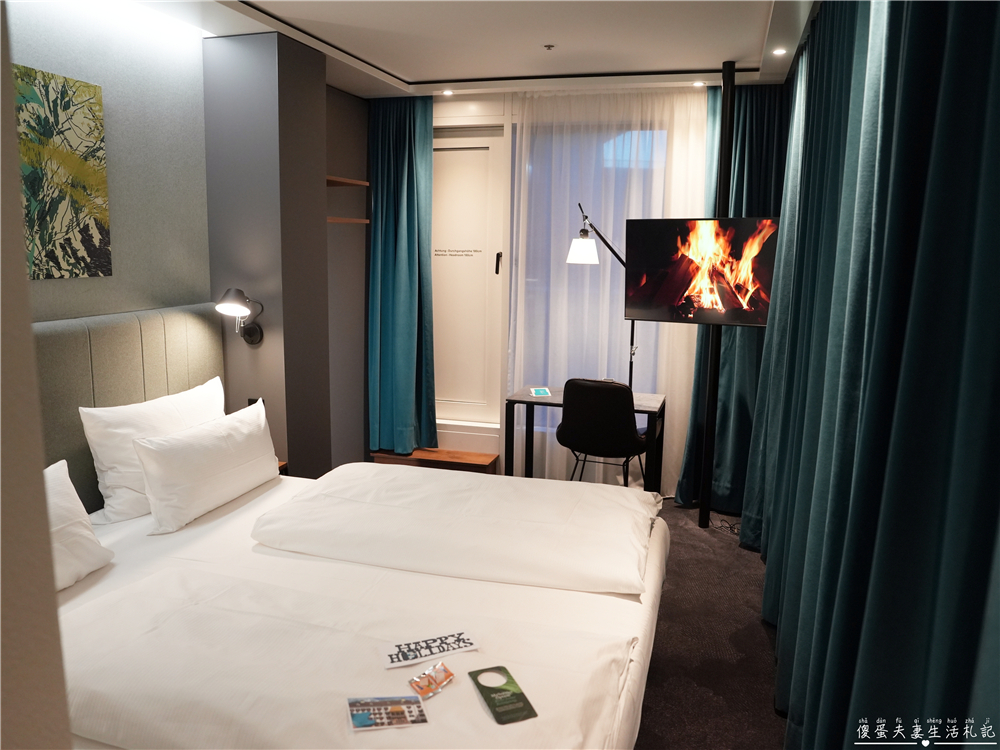 【奧地利因斯布魯克住宿】『Motel One Innsbruck』坐擁阿爾卑斯山景！因斯布魯克車站旁高質感精品旅店~ @傻蛋夫妻生活札記