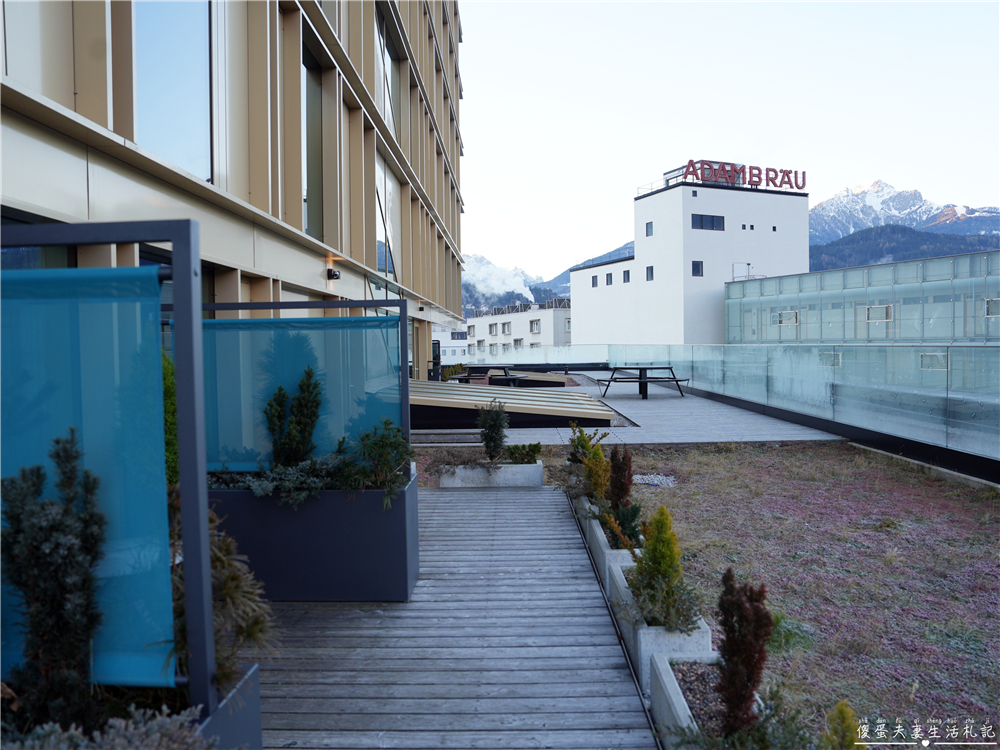 【奧地利因斯布魯克住宿】『Motel One Innsbruck』坐擁阿爾卑斯山景!因斯布魯克車站旁高質感精品旅店~ @傻蛋夫妻生活札記 【奧地利因斯布魯克住宿】『Motel One Innsbruck』坐擁阿爾卑斯山景!因斯布魯克車站旁高質感精品旅店~ @傻蛋夫妻生活札記