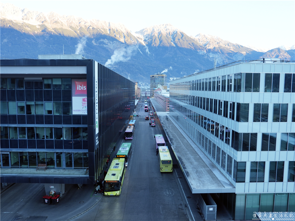 【奧地利因斯布魯克住宿】『Motel One Innsbruck』坐擁阿爾卑斯山景!因斯布魯克車站旁高質感精品旅店~ @傻蛋夫妻生活札記 【奧地利因斯布魯克住宿】『Motel One Innsbruck』坐擁阿爾卑斯山景!因斯布魯克車站旁高質感精品旅店~ @傻蛋夫妻生活札記