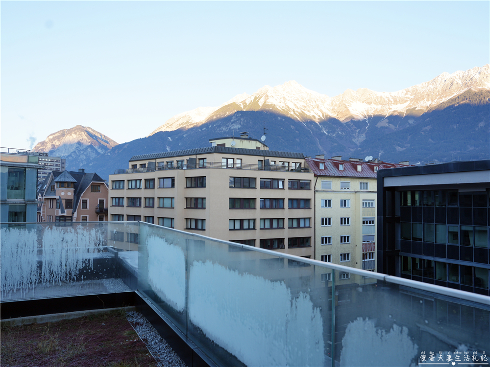 【奧地利因斯布魯克住宿】『Motel One Innsbruck』坐擁阿爾卑斯山景！因斯布魯克車站旁高質感精品旅店~ @傻蛋夫妻生活札記