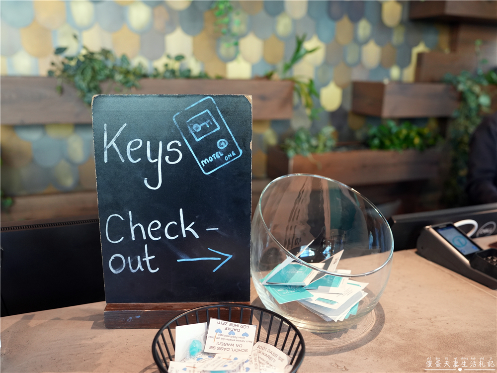 【奧地利因斯布魯克住宿】『Motel One Innsbruck』坐擁阿爾卑斯山景！因斯布魯克車站旁高質感精品旅店~ @傻蛋夫妻生活札記