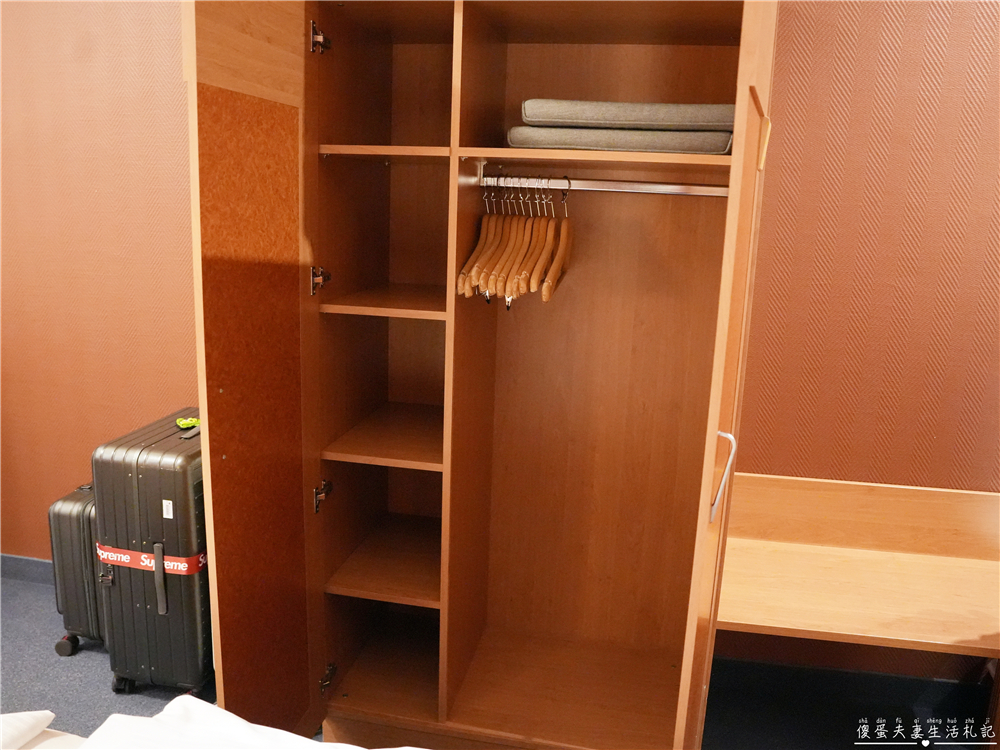 【德國加爾米施-帕滕基興住宿】『肯尼格索夫酒店 / Hotel K&ouml;nigshof』GP小鎮火車站旁！房間寬敞還附早餐喔~~ @傻蛋夫妻生活札記