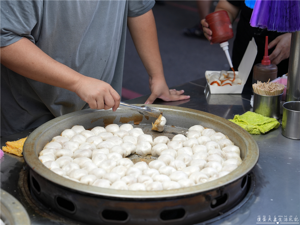 【台中北區美食】『一中夜市福州包』一中街超人氣銅板美食！回憶系的古早味點心~ @傻蛋夫妻生活札記