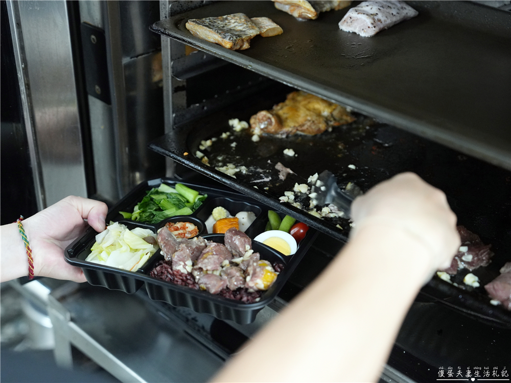【苗栗市美食】『食見生活-苗栗府前店』外食也能清爽又吃爽！健康便當也能很有料~ @傻蛋夫妻生活札記