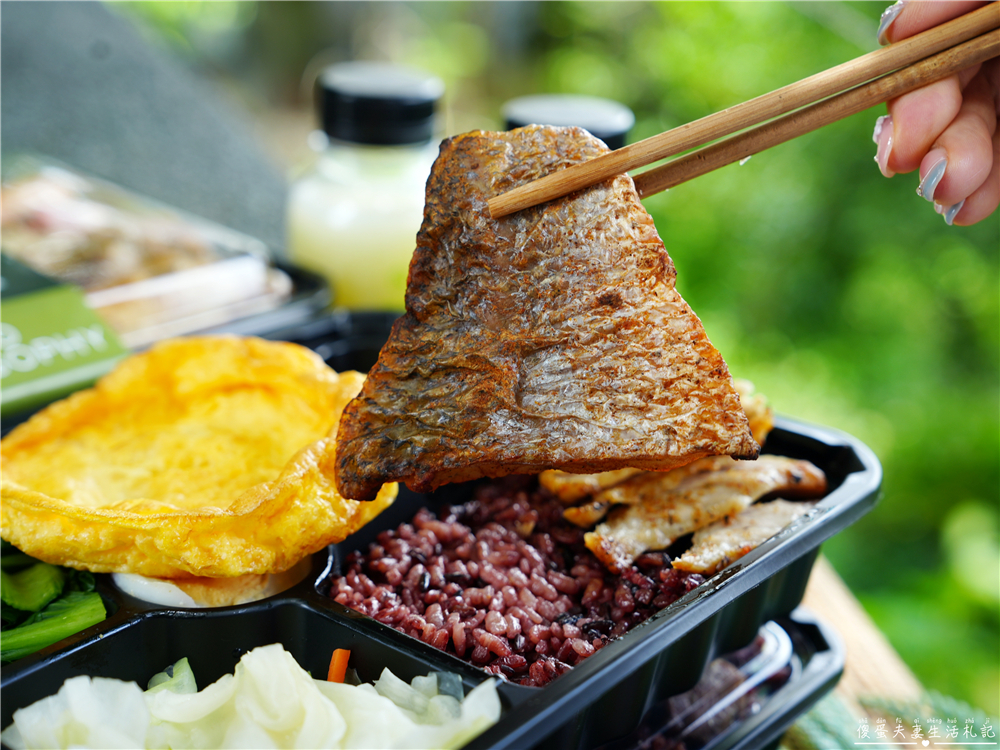 【苗栗市美食】『食見生活-苗栗府前店』外食也能清爽又吃爽！健康便當也能很有料~ @傻蛋夫妻生活札記