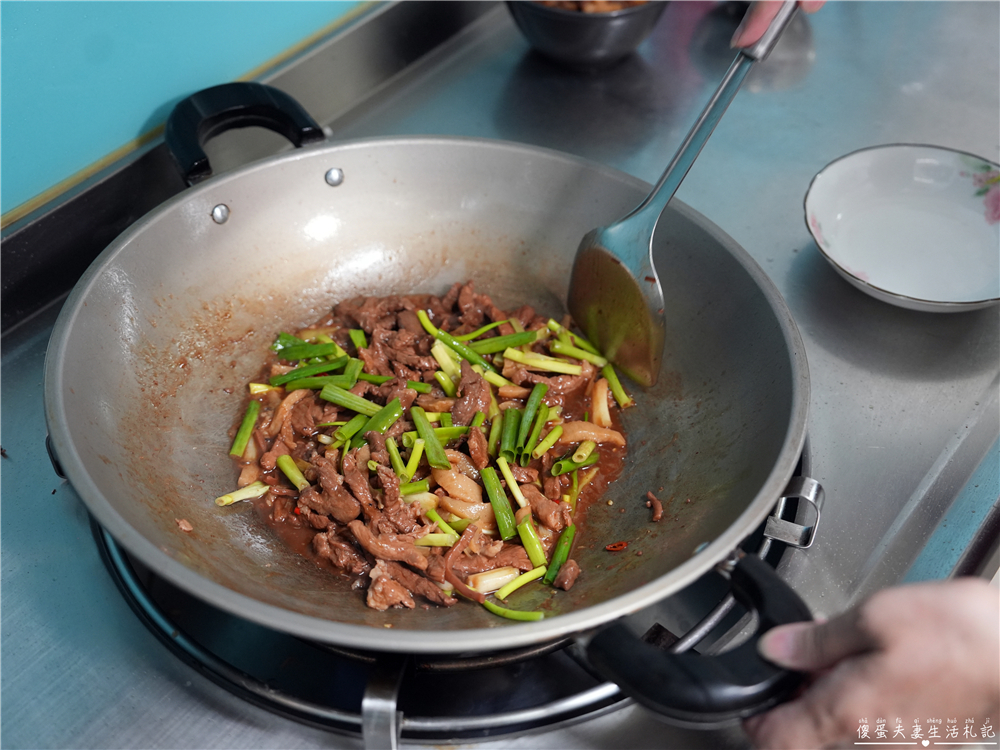 【苗栗市美食】『阿亮伯』南苗市場周末限定的人氣熟食攤！豬腳、滷味、水餃一次買回家！ @傻蛋夫妻生活札記