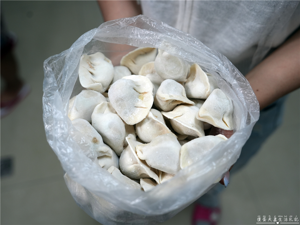 【苗栗市美食】『阿亮伯』南苗市場周末限定的人氣熟食攤！豬腳、滷味、水餃一次買回家！ @傻蛋夫妻生活札記