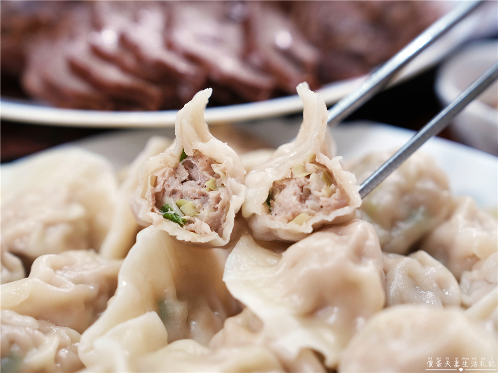 【苗栗市美食】『阿亮伯』南苗市場周末限定的人氣熟食攤！豬腳、滷味、水餃一次買回家！ @傻蛋夫妻生活札記