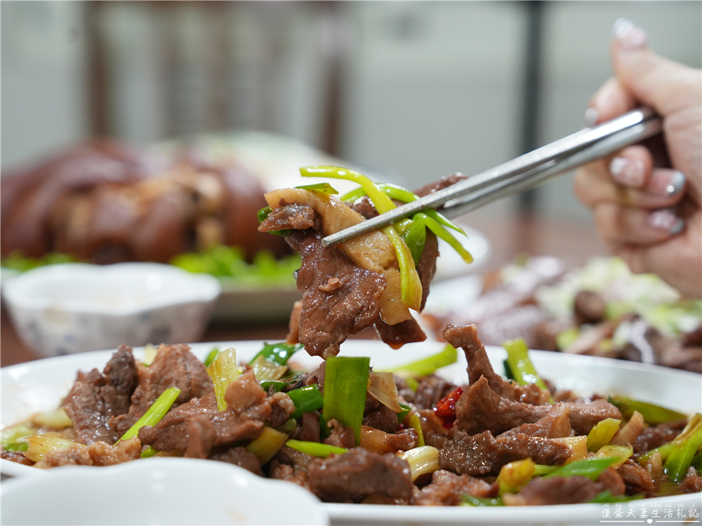 【苗栗市美食】『阿亮伯』南苗市場周末限定的人氣熟食攤！豬腳、滷味、水餃一次買回家！ @傻蛋夫妻生活札記