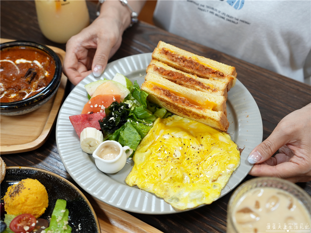 【台中東區美食】『阿飛Brunch』森林系早午餐！藏身巷弄的超Chill質感系台中早午餐~ @傻蛋夫妻生活札記