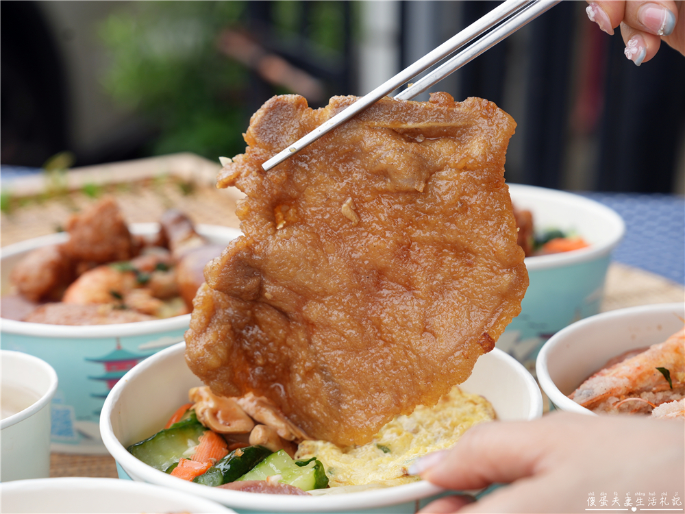 【苗栗竹南美食】『龍山排骨飯』竹南平價便當90元起!招牌大四喜超澎湃,免費湯品也很有誠意喔! @傻蛋夫妻生活札記 【苗栗竹南美食】『龍山排骨飯』竹南平價便當90元起!招牌大四喜超澎湃,免費湯品也很有誠意喔! @傻蛋夫妻生活札記