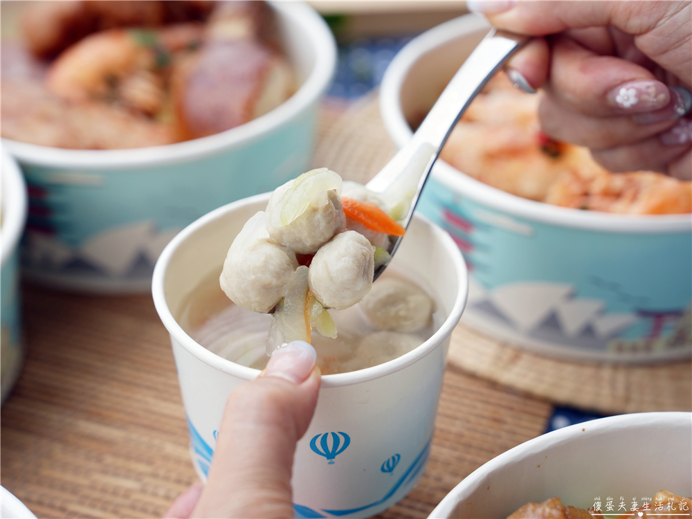 【苗栗竹南美食】『龍山排骨飯』竹南平價便當90元起！招牌大四喜超澎湃，免費湯品也很有誠意喔！ @傻蛋夫妻生活札記