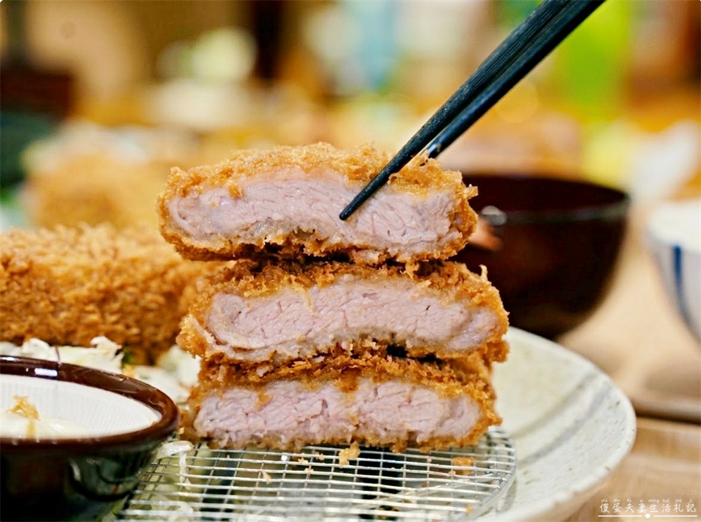 【苗栗市美食】『花鳥豬排』超猛厚切酥脆炸豬排專賣！越光米飯、高麗菜絲與豚汁無限續加，外帶便當CP值更高！ @傻蛋夫妻生活札記