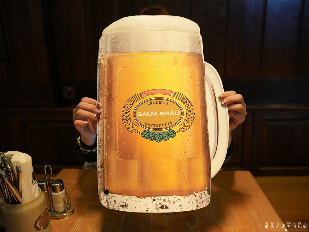 【奧地利維也納美食】『薩爾姆釀造啤酒餐廳 / Salm Br&auml;u』美景宮旁人氣名店！豬肋排、豬排配自釀啤酒超過癮~ @傻蛋夫妻生活札記