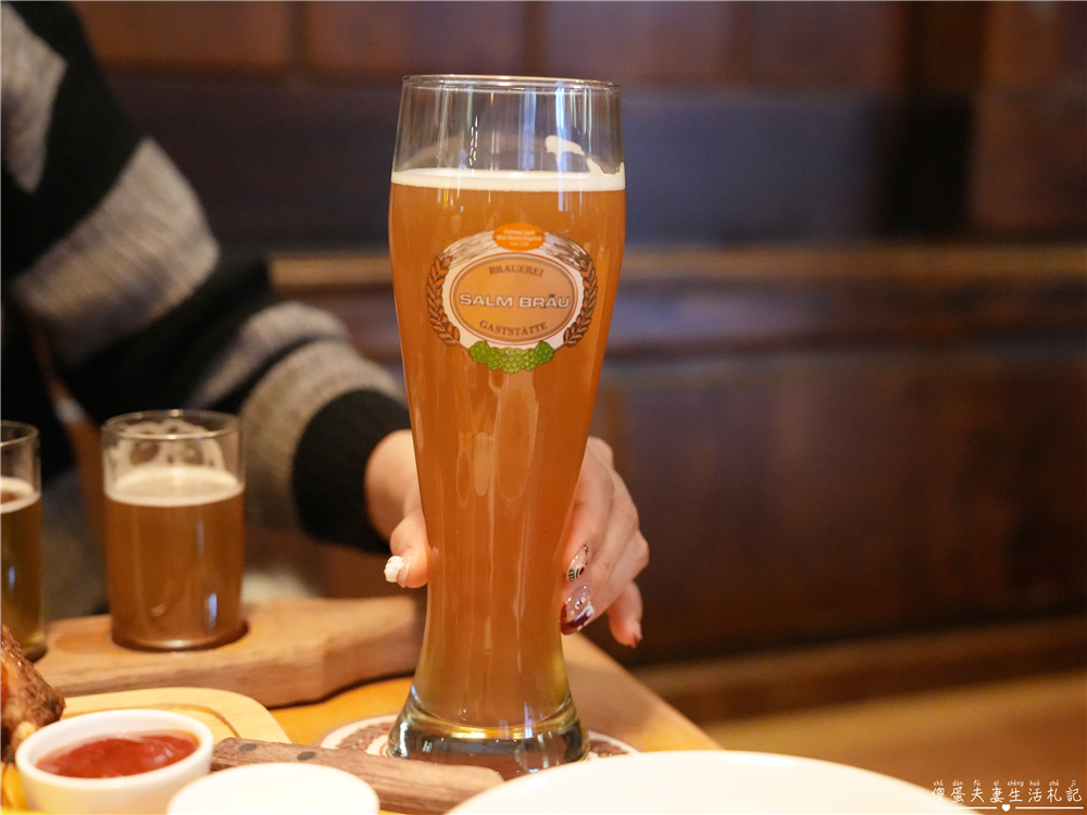 【奧地利維也納美食】『薩爾姆釀造啤酒餐廳 / Salm Br&auml;u』美景宮旁人氣名店！豬肋排、豬排配自釀啤酒超過癮~ @傻蛋夫妻生活札記