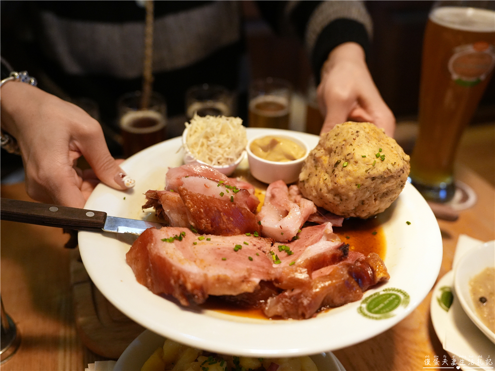 【奧地利維也納美食】『薩爾姆釀造啤酒餐廳 / Salm Br&auml;u』美景宮旁人氣名店！豬肋排、豬排配自釀啤酒超過癮~ @傻蛋夫妻生活札記