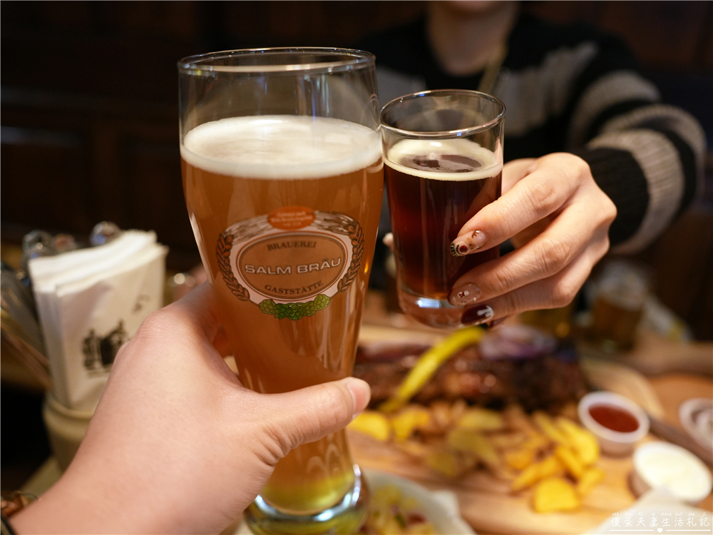 【奧地利維也納美食】『薩爾姆釀造啤酒餐廳 / Salm Br&auml;u』美景宮旁人氣名店！豬肋排、豬排配自釀啤酒超過癮~ @傻蛋夫妻生活札記