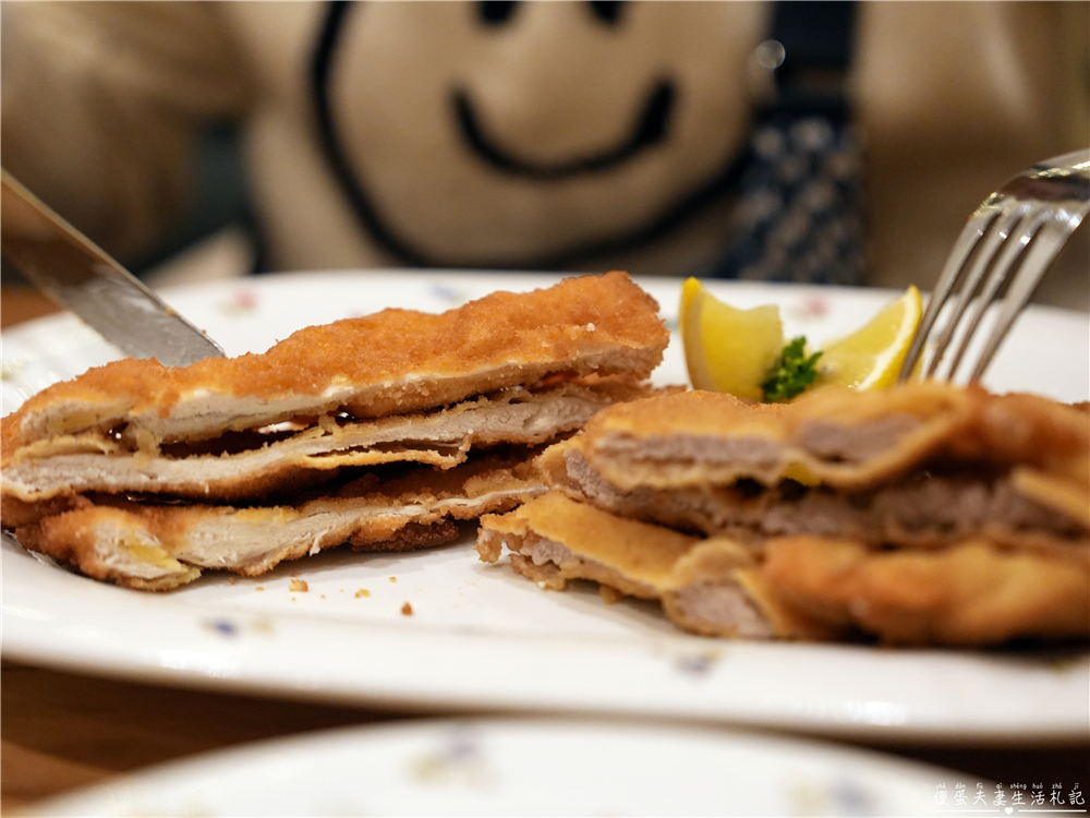 【奧地利維也納美食】『Dom Schnitzel』維也納高人氣炸排店！炸排、沙河蛋糕、皇帝煎餅都是招牌~ @傻蛋夫妻生活札記