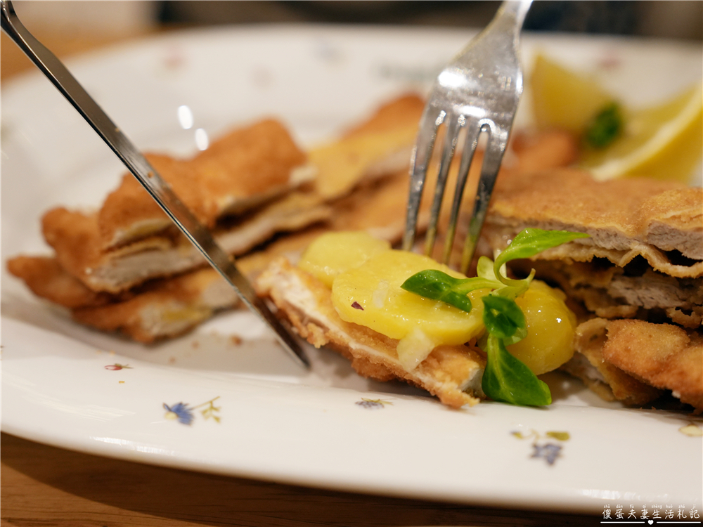 【奧地利維也納美食】『Dom Schnitzel』維也納高人氣炸排店！炸排、沙河蛋糕、皇帝煎餅都是招牌~ @傻蛋夫妻生活札記