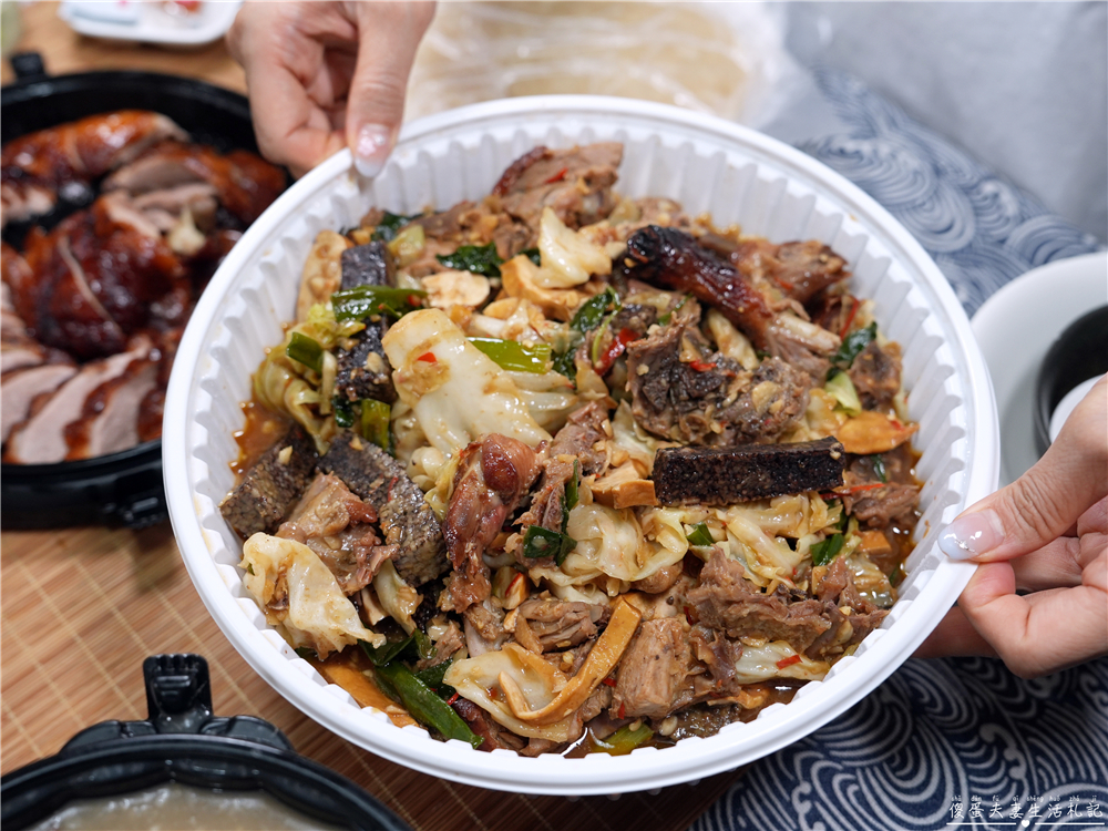 【台中太平美食】『鴨大哥港式脆皮烤鴨-太平育賢店』港式脆皮烤鴨一鴨三吃！鹹酥鴨、炒鴨架、片鴨一次滿足~~ @傻蛋夫妻生活札記