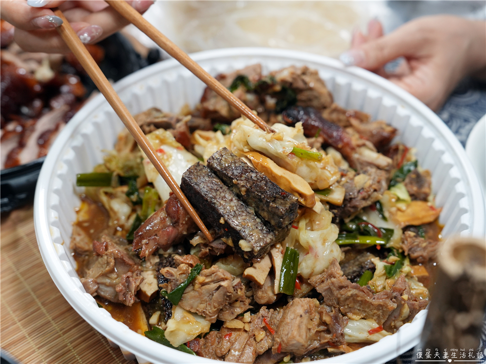 【台中太平美食】『鴨大哥港式脆皮烤鴨-太平育賢店』港式脆皮烤鴨一鴨三吃！鹹酥鴨、炒鴨架、片鴨一次滿足~~ @傻蛋夫妻生活札記