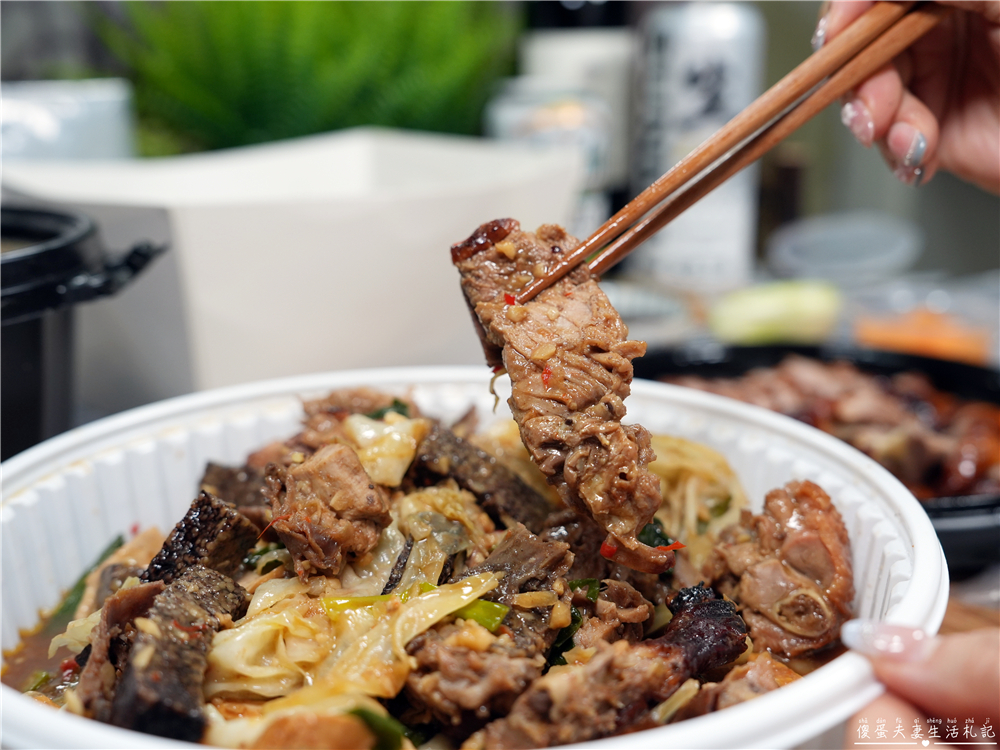 【台中太平美食】『鴨大哥港式脆皮烤鴨-太平育賢店』港式脆皮烤鴨一鴨三吃！鹹酥鴨、炒鴨架、片鴨一次滿足~~ @傻蛋夫妻生活札記
