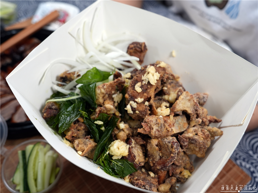 【台中太平美食】『鴨大哥港式脆皮烤鴨-太平育賢店』港式脆皮烤鴨一鴨三吃！鹹酥鴨、炒鴨架、片鴨一次滿足~~ @傻蛋夫妻生活札記