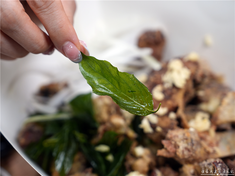 【台中太平美食】『鴨大哥港式脆皮烤鴨-太平育賢店』港式脆皮烤鴨一鴨三吃！鹹酥鴨、炒鴨架、片鴨一次滿足~~ @傻蛋夫妻生活札記