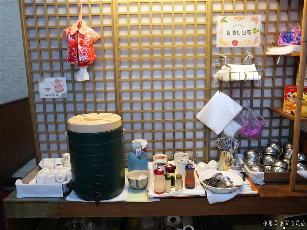 【台中北屯美食】『上席斤餅水餃店』北屯在地人氣麵食館！招牌水餃、川味擔擔麵、蔥油餅一次滿足！ @傻蛋夫妻生活札記